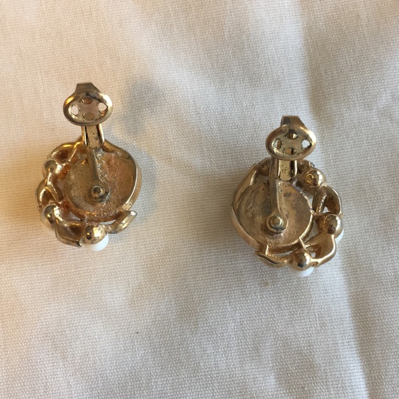 Trifari Gold Tone Beaded Clip On Earrings - Picture 3 of 6